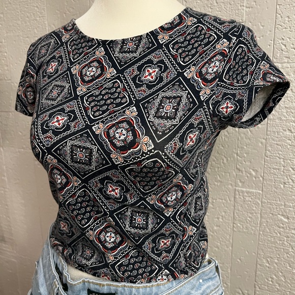 crop top - Picture 1 of 3